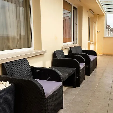 Spacious 3br In - Sea View By Flat Manаger Apartment Warna